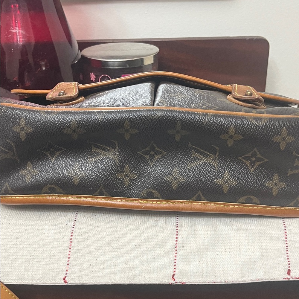 Louis Vuitton Gibeciere Crossbody unbranded vachetta strap new trim and tabs - Picture 7 of 16